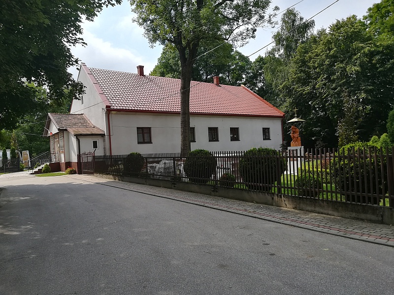 Gmina Tarnów. Pięknieją zabytkowe obiekty w gminie Tarnów 